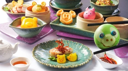 香港ディズニーランド 1デー・パーク・チケット+クリスタル･ロータス ディズニー・フレンズ点心ランチ